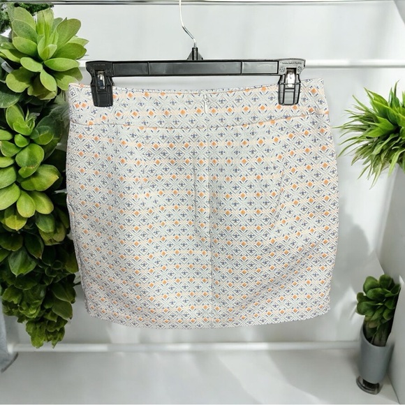 NWT Club Monaco Joelle skirt, size 4 - Picture 2 of 5